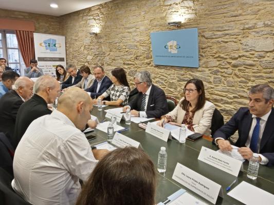 La CEG reúne a su Comisión de Infraestructuras y a su Comisión Mar Industria con la conselleira de Vivenda