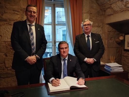 La CEG se reúne con el embajador de Paraguay en España, Justo Pastor Apodaca Paredes