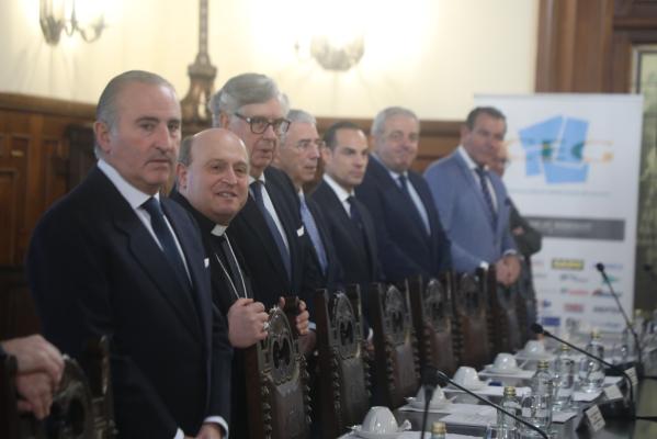 La Confederación de Empresarios de Galicia (CEG) ha organizado un almuerzo-coloquio con Francisco José Prieto, arzobispo de Santiago de Compostela