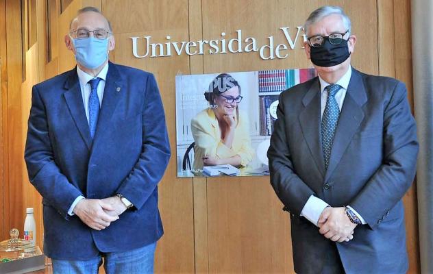 Reunión con el rector de la UVigo, Manuel Reigosa -Foto cedida por el departamento de prensa de la rectoría de la universidad de Vigo