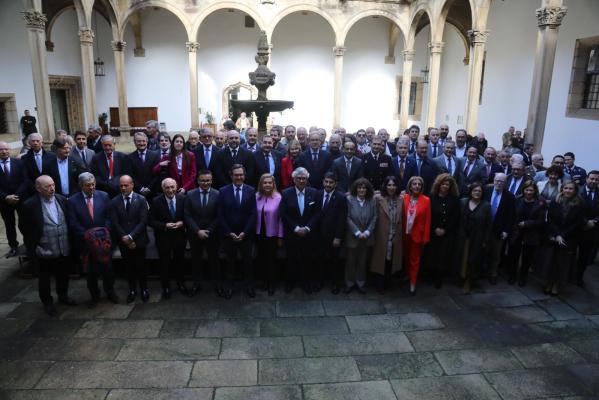 Vieites insta a “hacer que Galicia sea referente en la instalación de empresas e industrias, sin perjuicio de conservar nuestro patrimonio natural”
