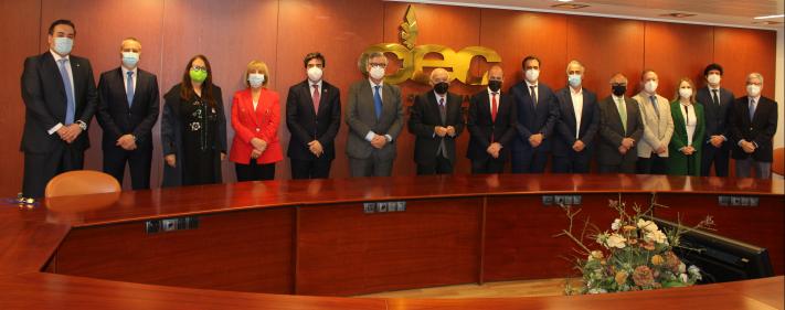 Foto de grupo tras la celebración de la reunión conjunta de Comité Ejecutivo y Junta Directiva de la CEG