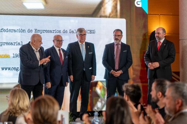 El presidente de la CEG recibe la insignia de oro en el XIV Congreso Anual de las Personas Trabajadoras Autónomas