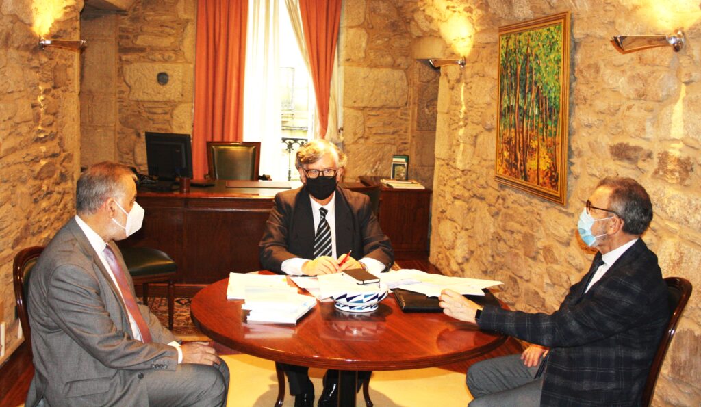 Reunión cos representantes da Fundación INADE