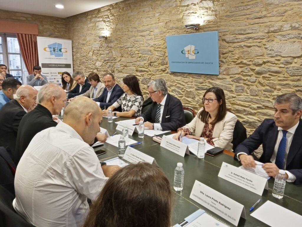 La CEG reúne a su Comisión de Infraestructuras y a su Comisión Mar Industria con la conselleira de Vivenda