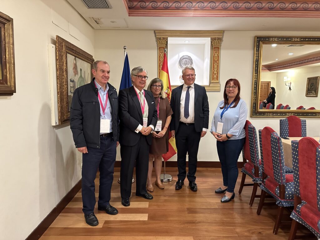 La CEG ha participado en una reunión con el comisario europeo de Empleo y Asuntos Sociales
